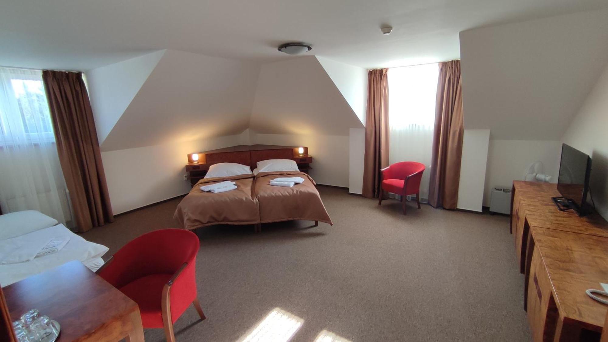 Hotel Vion Zlate Moravce Exterior photo