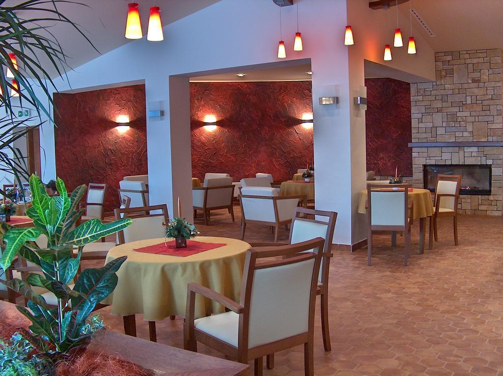 Hotel Vion Zlate Moravce Exterior photo
