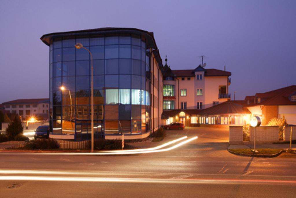 Hotel Vion Zlate Moravce Exterior photo