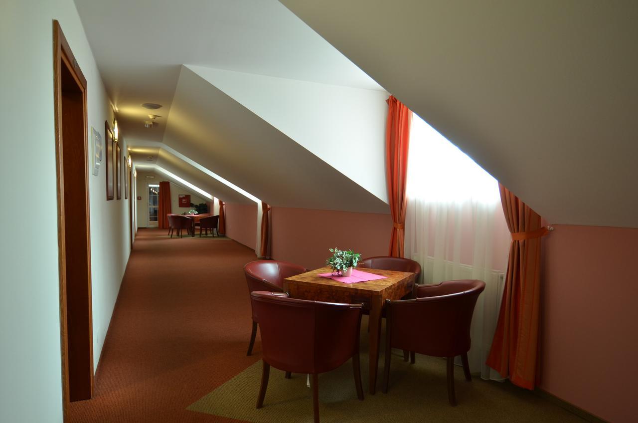 Hotel Vion Zlate Moravce Exterior photo